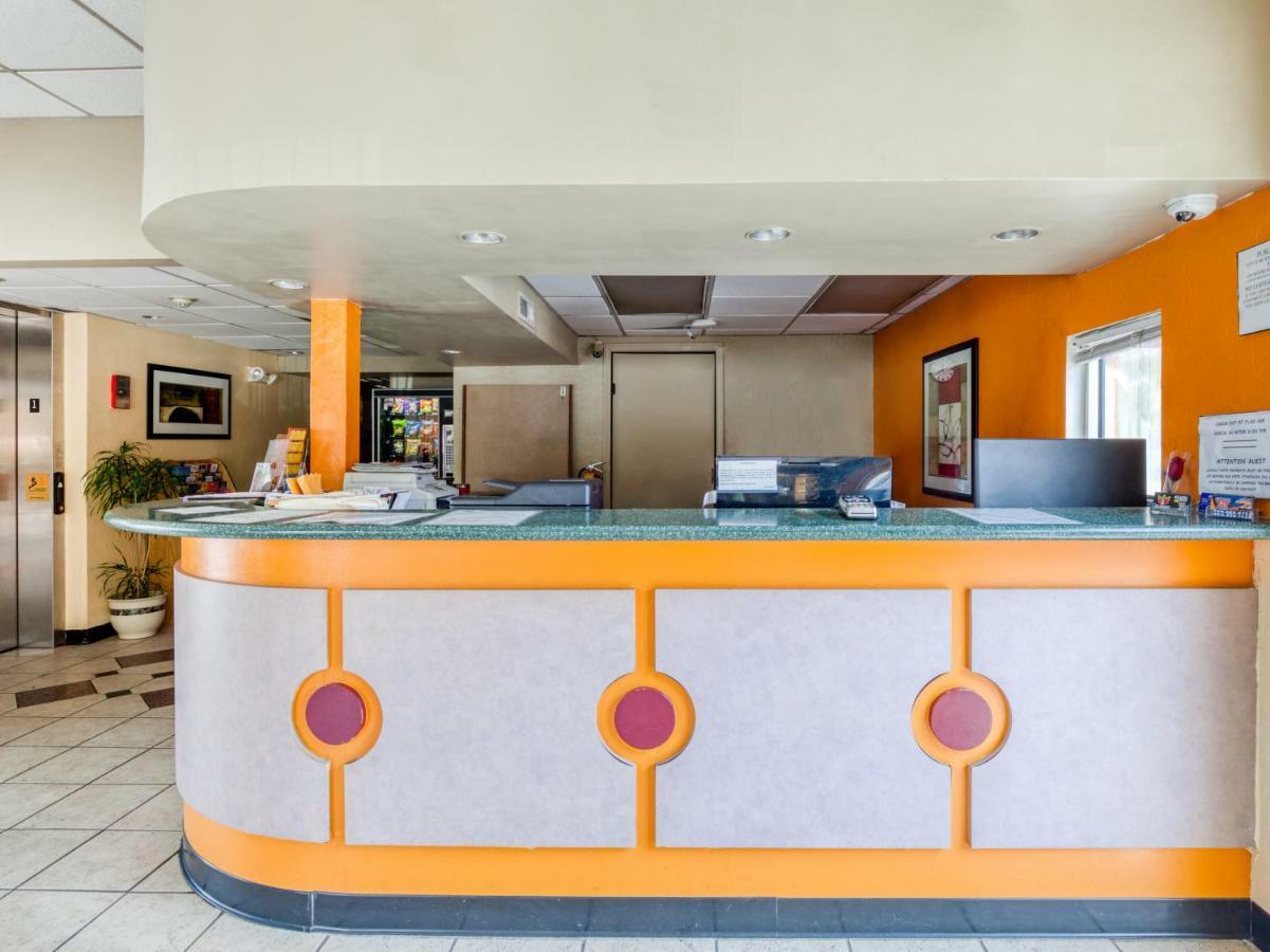 Budgetel Inn & Suites Forest Park Luaran gambar