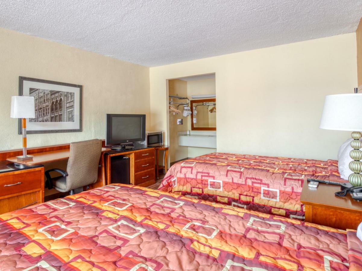 Budgetel Inn & Suites Forest Park Luaran gambar