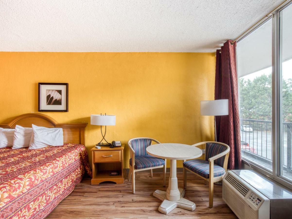 Budgetel Inn & Suites Forest Park Luaran gambar